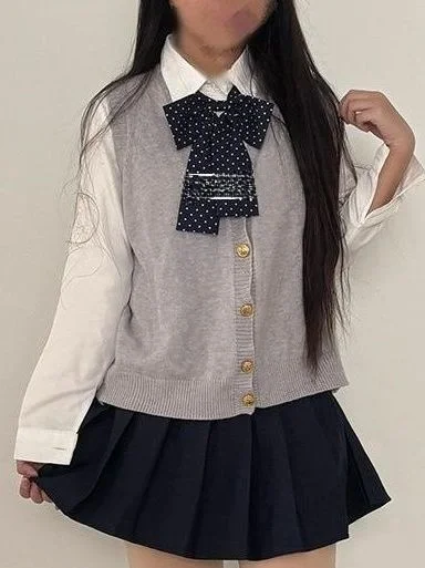 

Spring Japanese Style JK Uniform Knitted Vest Top Layering Basic Shirt Pleated Skirt Soft Girl Set Women's Fashion Ensemble