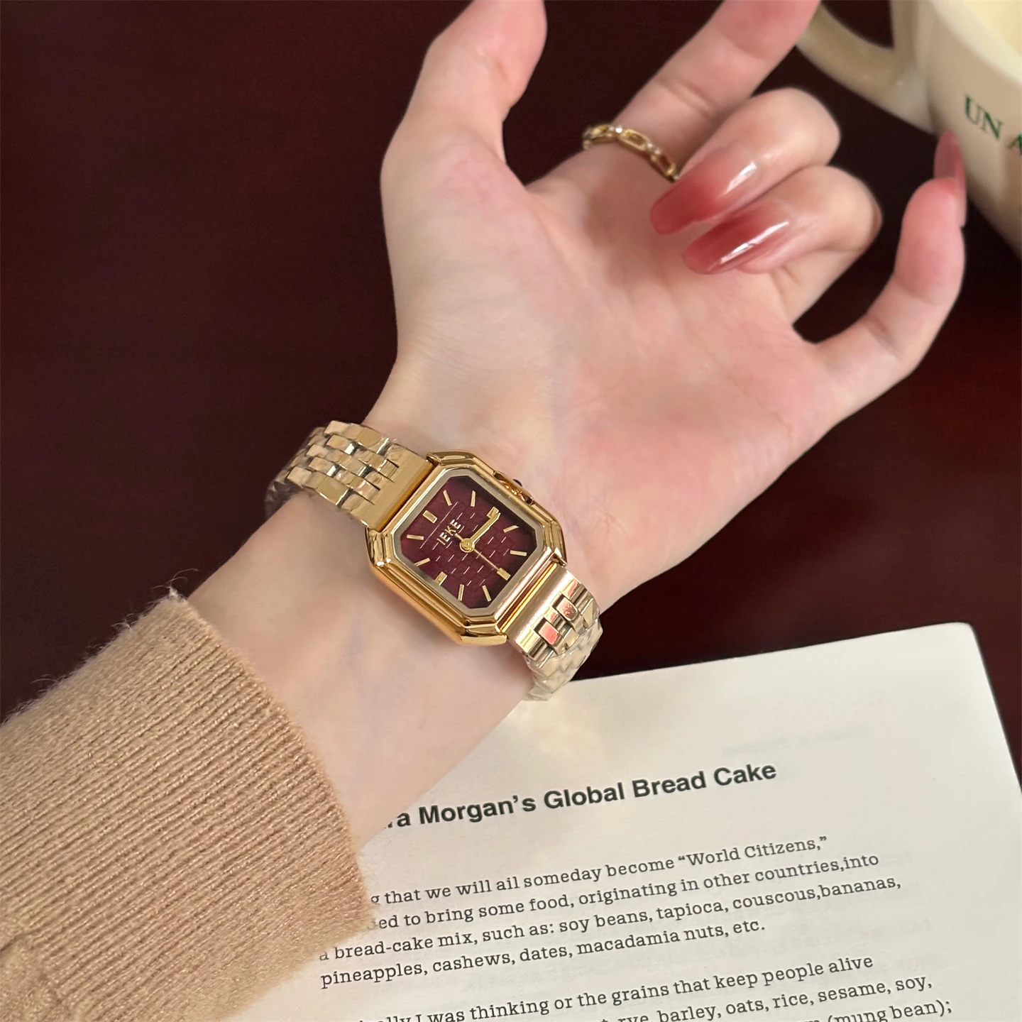 

Steel strip square digital light luxury fashion women's watch style simple temperament gold watch women's watch