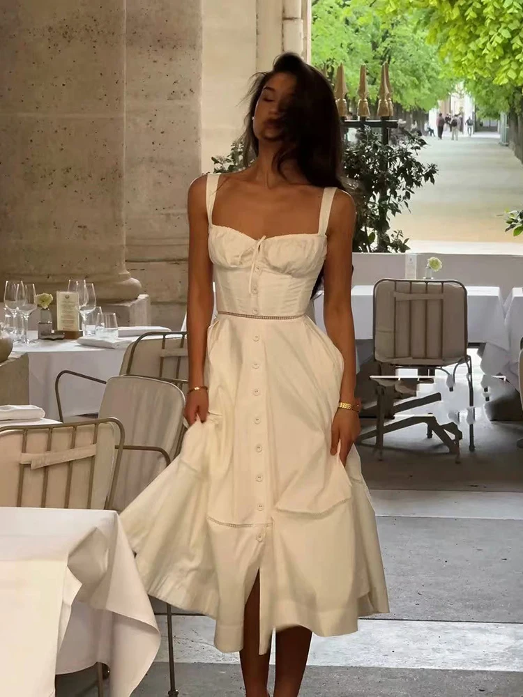 White open-back halter-neck women's dress, 2026 autumn new style, elegant, fashionable, fitted, beachy long dress
