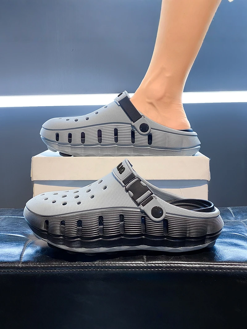 

Men's Summer 2026 New Outdoor Wearable Trendy Holey Sandals Anti-Slip Thick Bottom Beach Coast Beachside Slip-On Slippers
