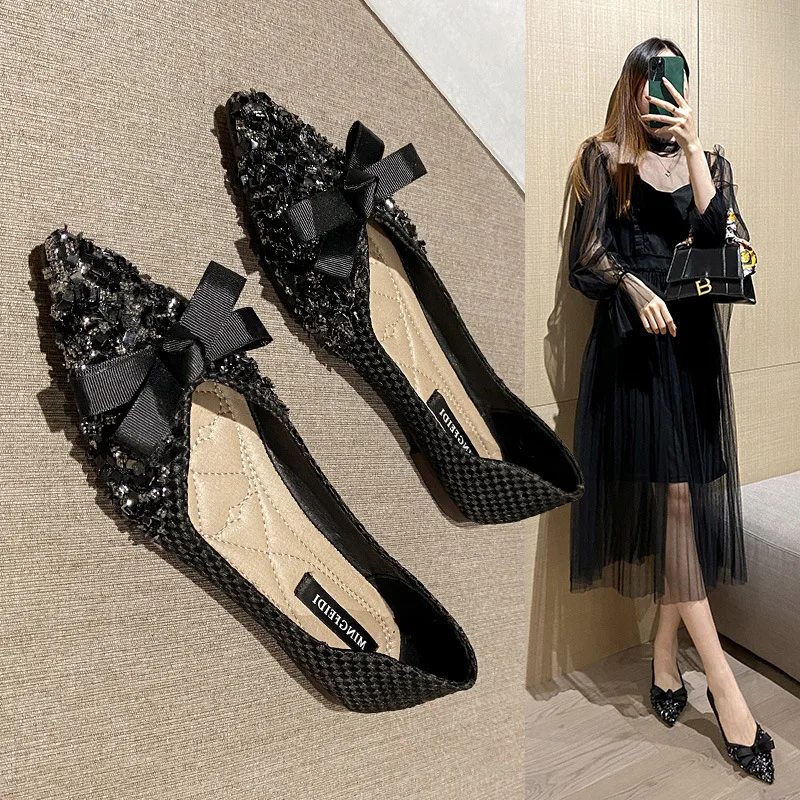 

Новая женская обувь, топсайдеры на плоской подошве, блестящая повседневная обувь с острым носком, модные лоферы без шнуровки для девочек