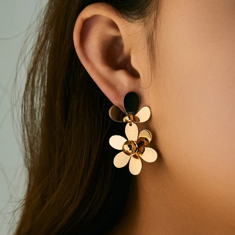 

Vintage Five - Petal Flower Earrings, 18K Real Gold Plated Color - Retaining, Fashion Elegant Earrings with Personalized Design