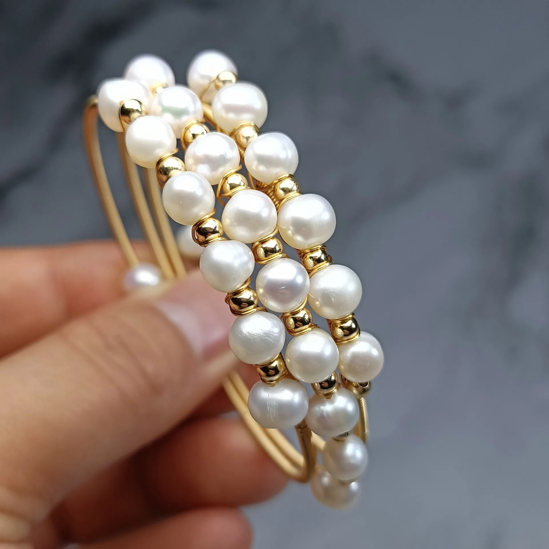 Hochwertige 100 % natürliche Süßwasserperle, 14 Karat Gold gefüllt, weiblich, dreilagig, Armreif, Promotion, Weihnachtsgeschenke, kein Verblassen, günstig – Detail 3