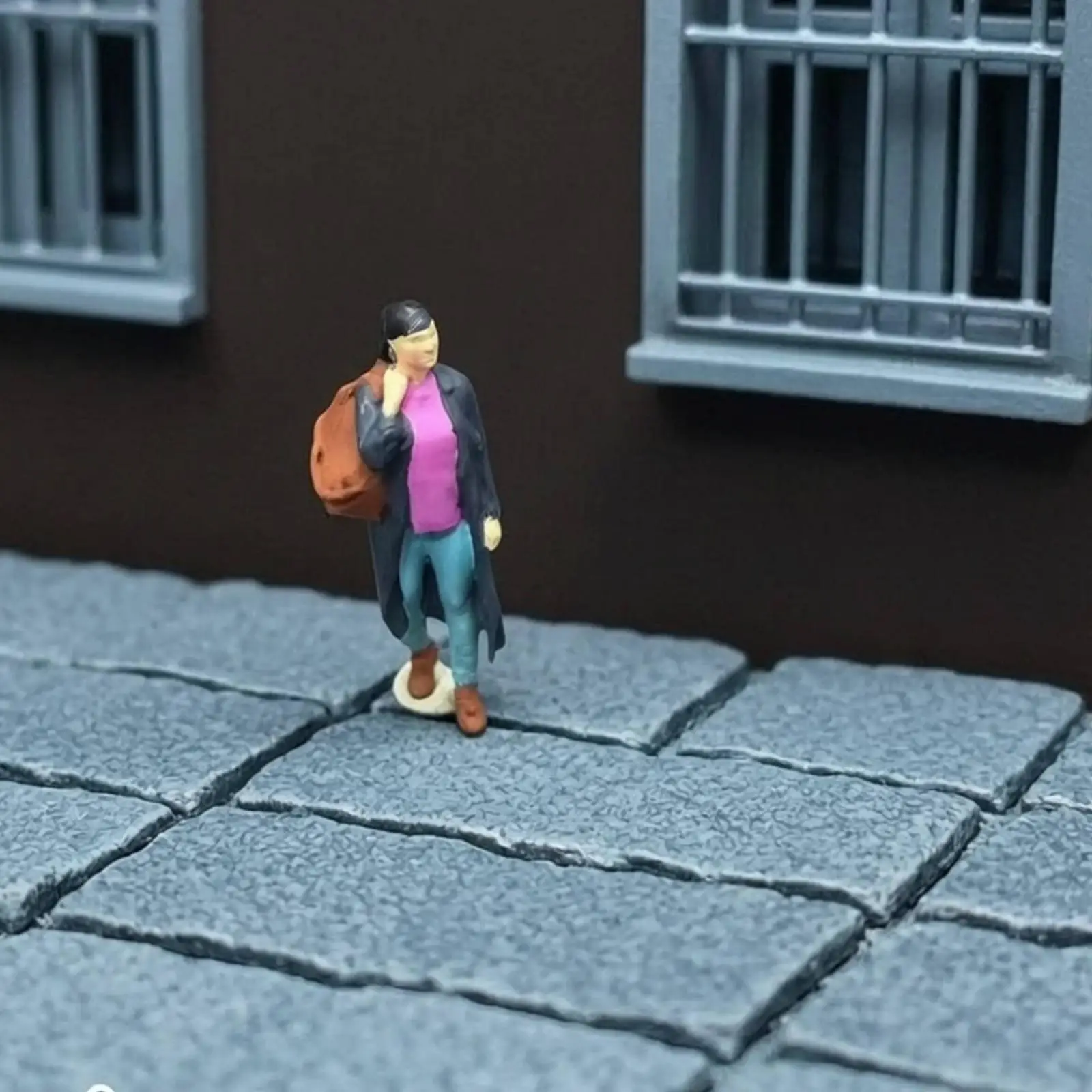 Premium Resin Humanoid Figurine Female Miniature Doll for Scale Model Scene Layout Collector Display Gift Idea