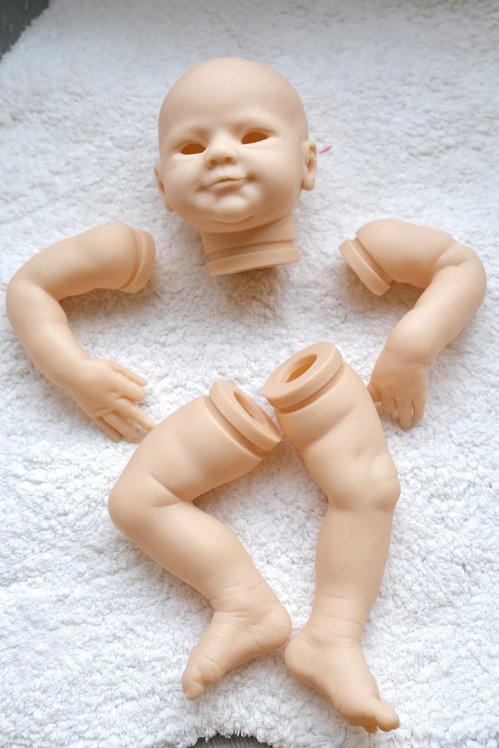 

19inch Fresh Color Reborn Doll Kit Magdalena Soft Touch Unfinished Unpainted Doll Parts with Body and Eyes Bebe Reborn Kit