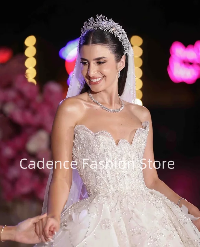 تخصيص 2025 فساتين فاخرة بدون حمالات على شكل حرف a الزفاف بريق مطرز يزين ثلاثية الأبعاد الأزهار زي العرائس الفاخرة