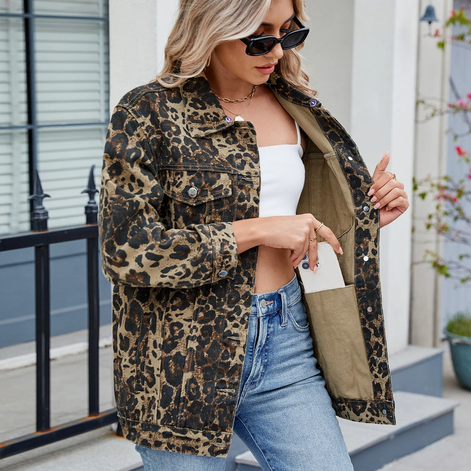 

Женская джинсовая куртка 2026 с леопардовым принтом, однобортная, с отложным воротником, карманами, винтажная, в уличном стиле, верхняя одежда