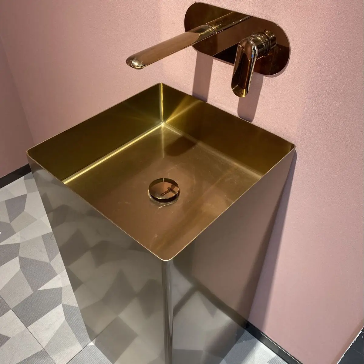 

Rose gold stainless steel column washbasin high-end washbasin