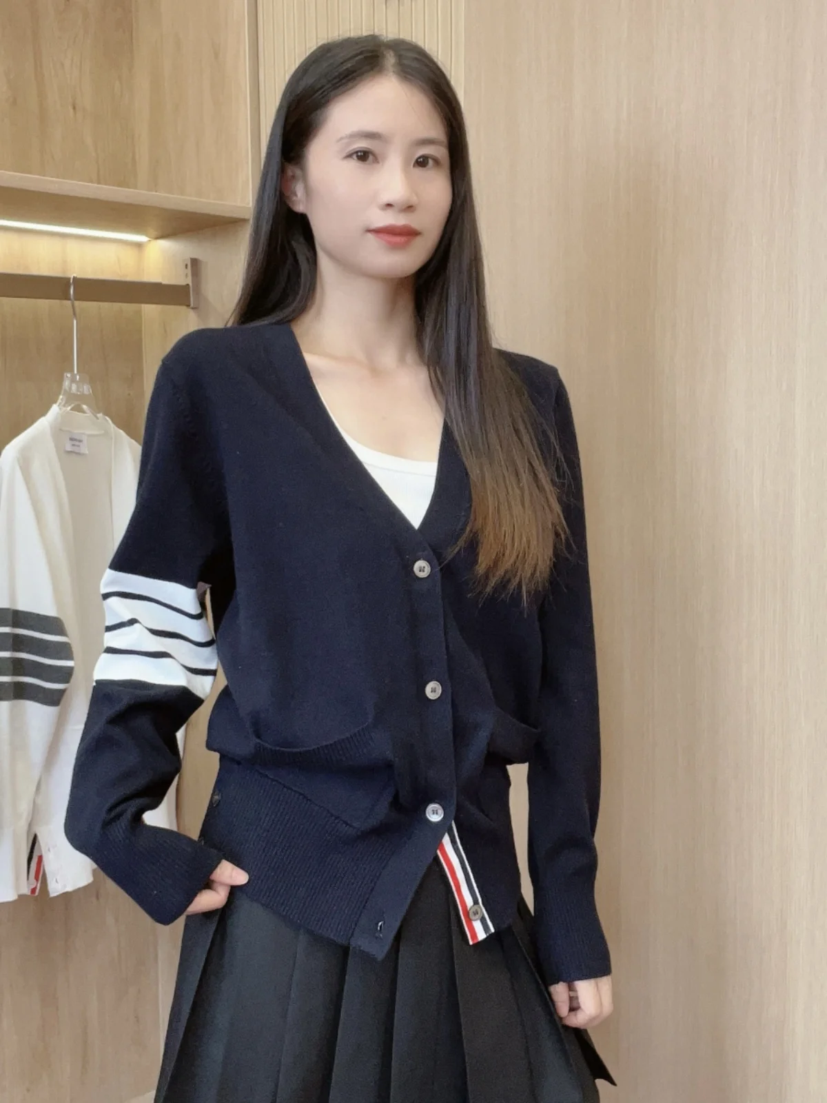 

Модный вязаный свитер-кардиган с V-образным вырезом, весна-осень, из смесового хлопка, для мужчин и женщин, парный, стильный городской, с длинными рукавами, круглый вырез горловины