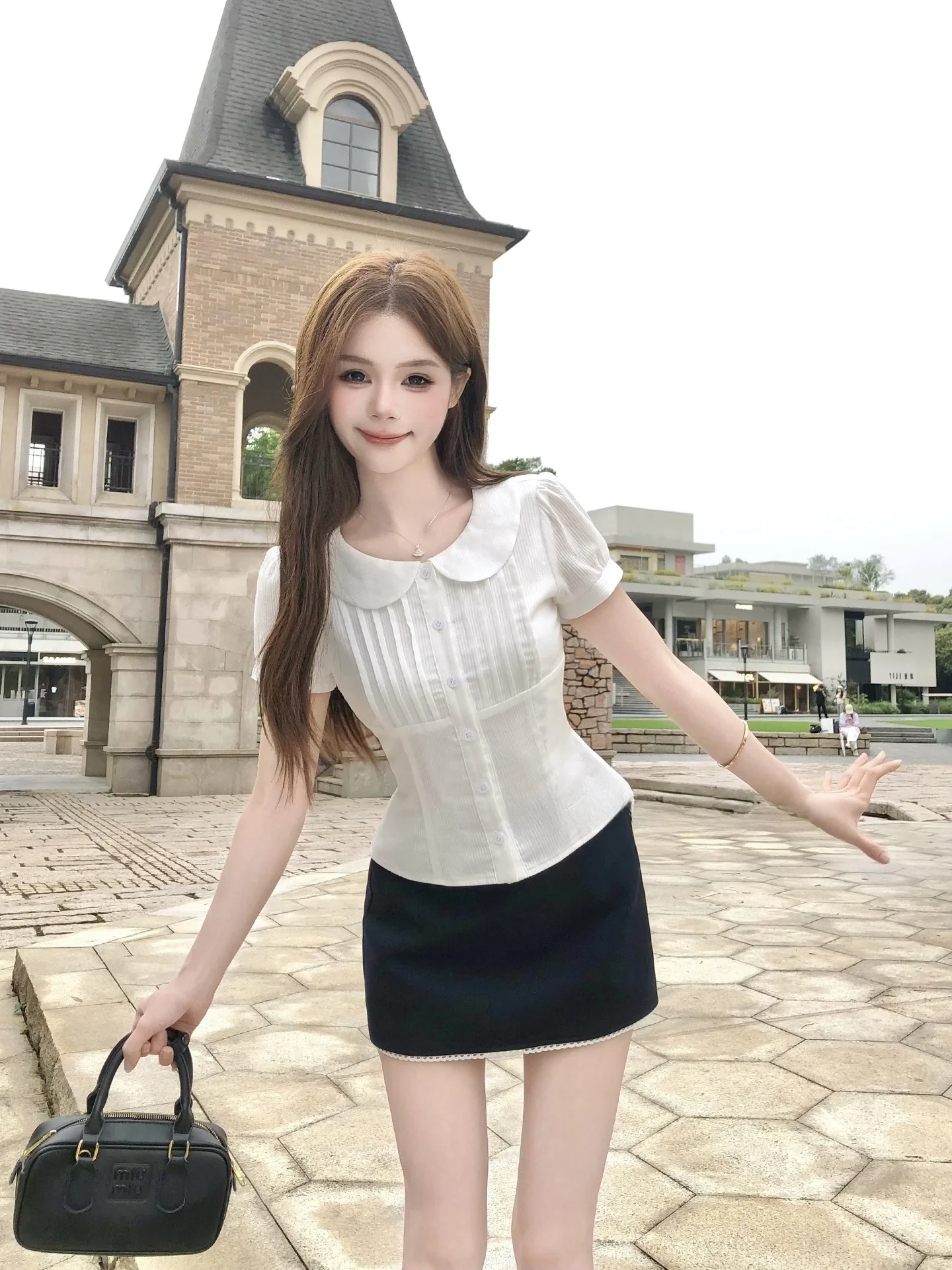 

Легкий летний ретро-комплект: укороченная рубашка с воротником «Питер Пэн» и юбка-полусолнце для женщин. Повседневный модный комплект весна-лето.