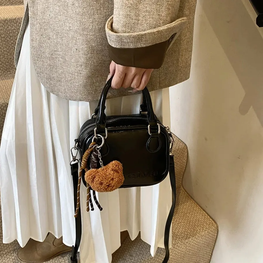 

Simple handheld ladies small bag 2025 summer new tide autumn retro small square bag hundred with single shoulder crossbody bags