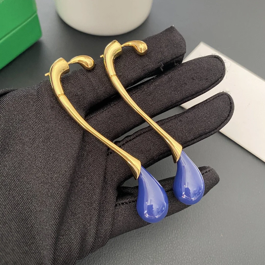 

Модельер 18-каратного позолоченного латуни Длинные синие серьги Женские роскошные ювелирные изделия Тенденция