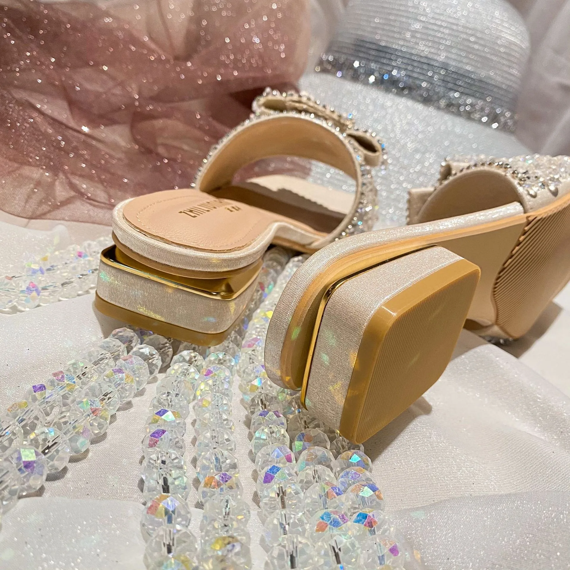 2024 New Chunky Heel Fashion Flat Ladies Rhinestone Slippers Womens Shoes Comfort Summer Peep Toe Shoes