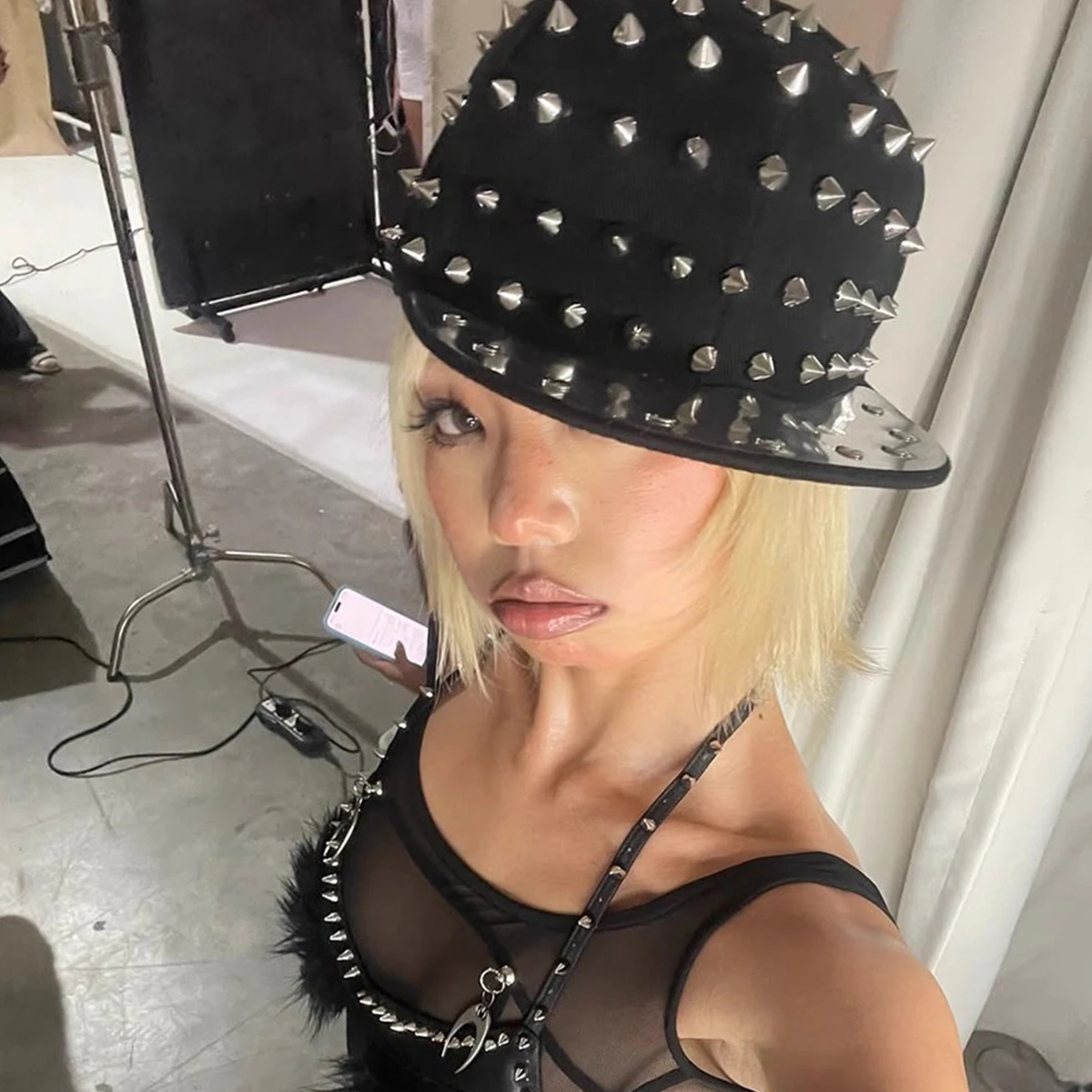 

Cool Full Metal Rivet Spikes Black Hip-top Hat for Men and Women 2025 New Edgy Punk Style Trendy Rock Baseball Caps for Party