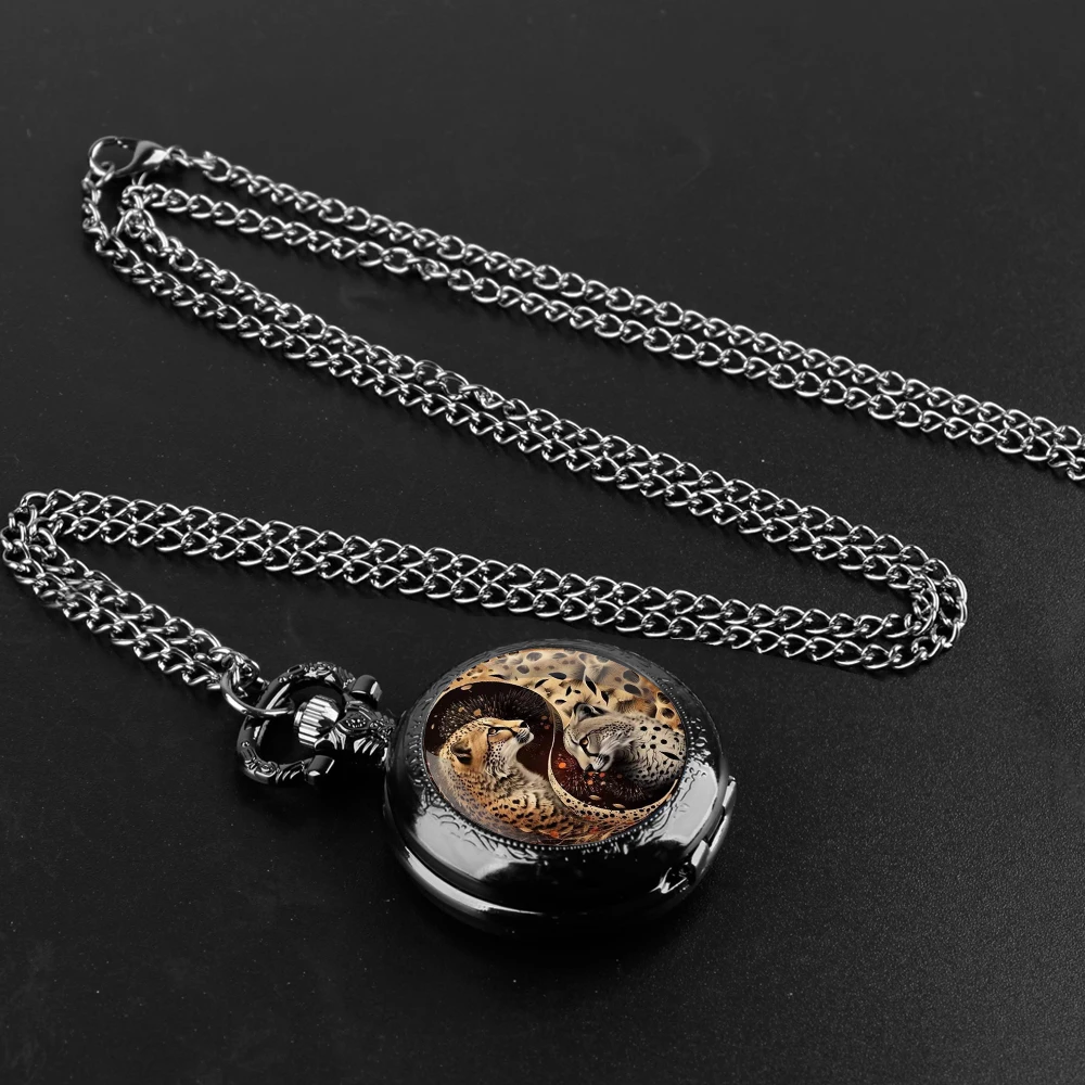 Yin-Yang Set regalo orologio da tasca al quarzo nero con Design leopardato con catena durevole e quadrante con numeri arabi regalo senza tempo per ragazzo