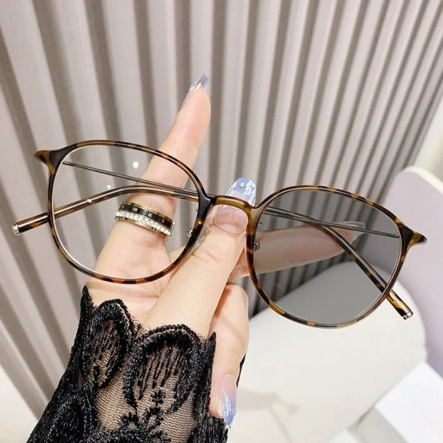 Photochrome Anti-Blau-Presbyopie-Brille, ultraleicht, für Damen und Herren, Lesebrille, klare Fernsichtbrille, Linse, Dioptrien 0 bis + 4,0 – Detail 2