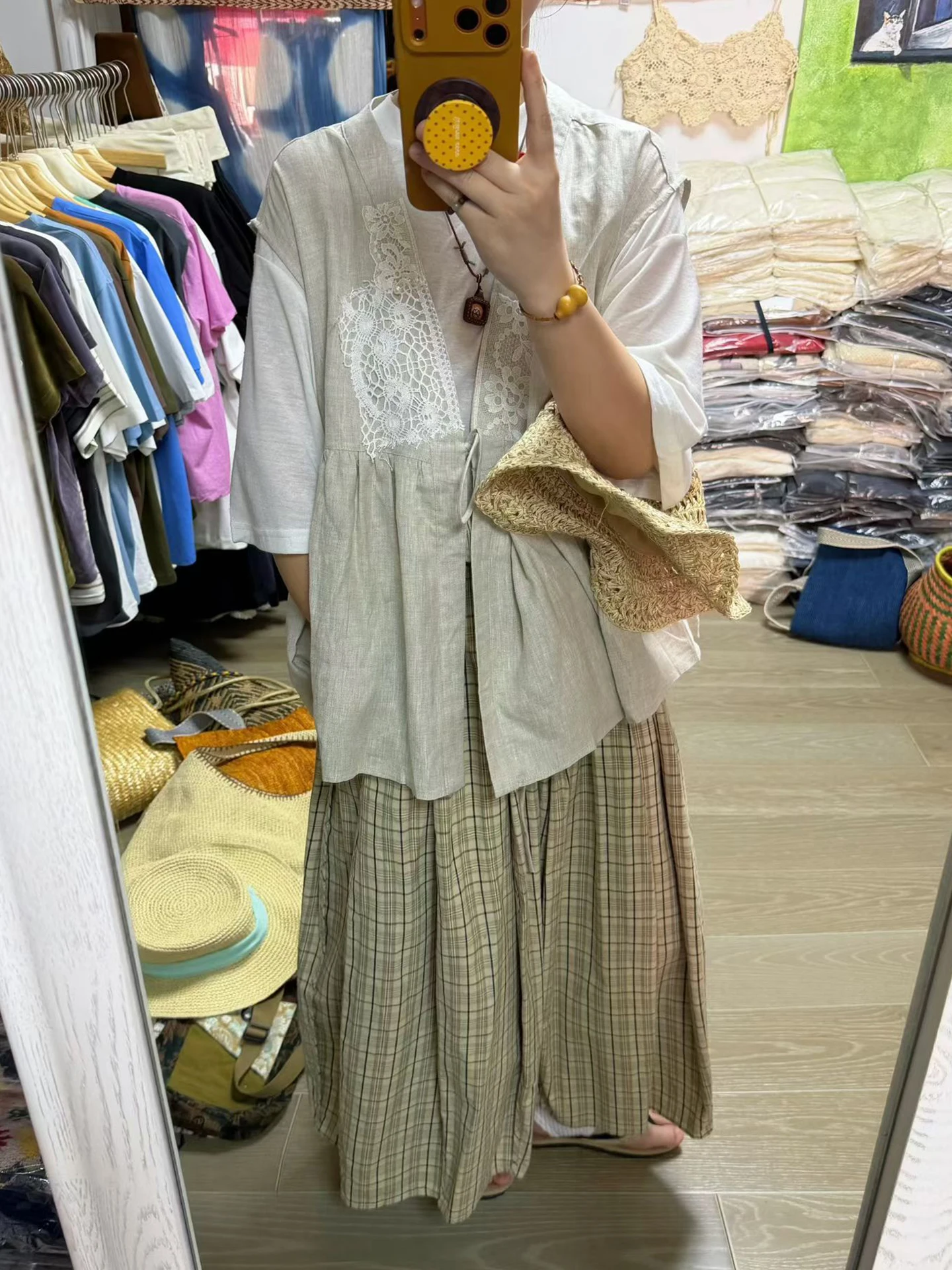 

Женский летний топ без рукавов в стиле ретро из льна с черной кружевной отделкой, свободного кроя, больших размеров, модный, для весны и лета