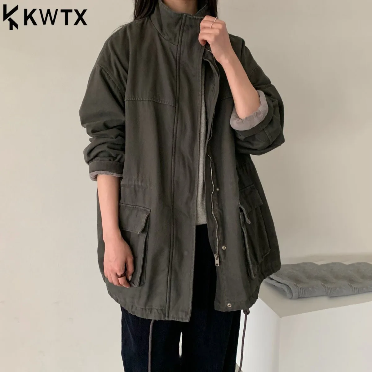 

KWTX 2025 зимняя женская куртка, пальто, однотонная, с воротником-стойкой, с поясом на талии, с карманами на молнии, толстая, теплая, повседневная, высокого качества