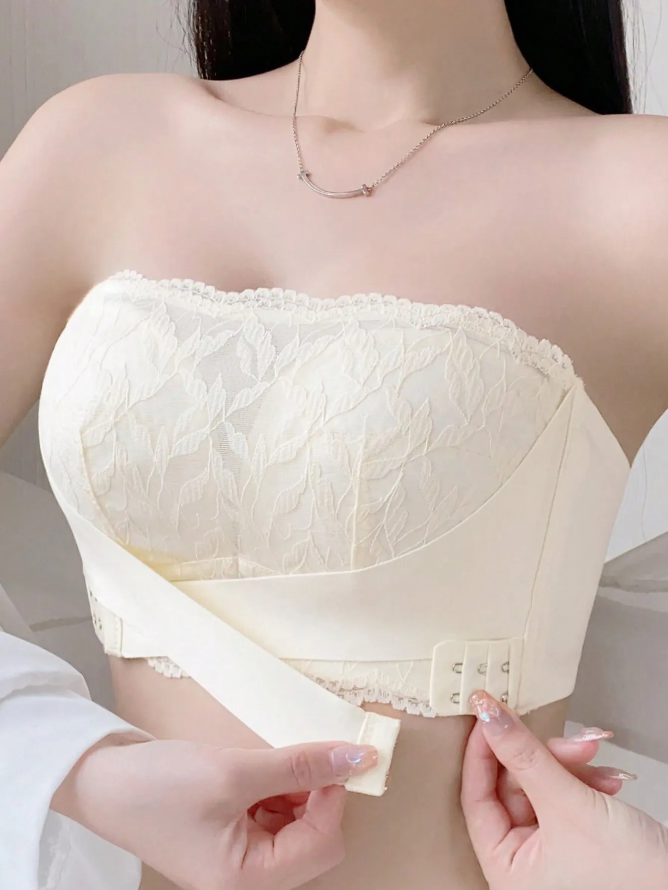 

Cream Lace Strapless Bra with Front Closure, Wireless Push-Up, Full Coverage