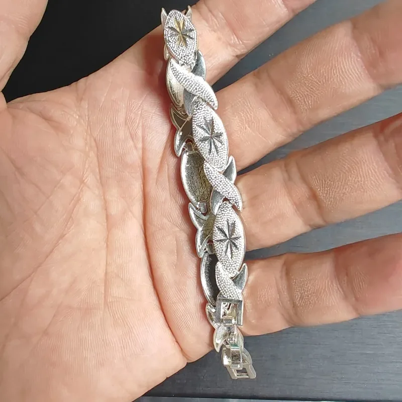 Elegante Pulsera de Eslabones con Grabado de Estrella, Chapada en Plata, Cadena Curva para Muñeca, Accesorio de Moda para Mujer