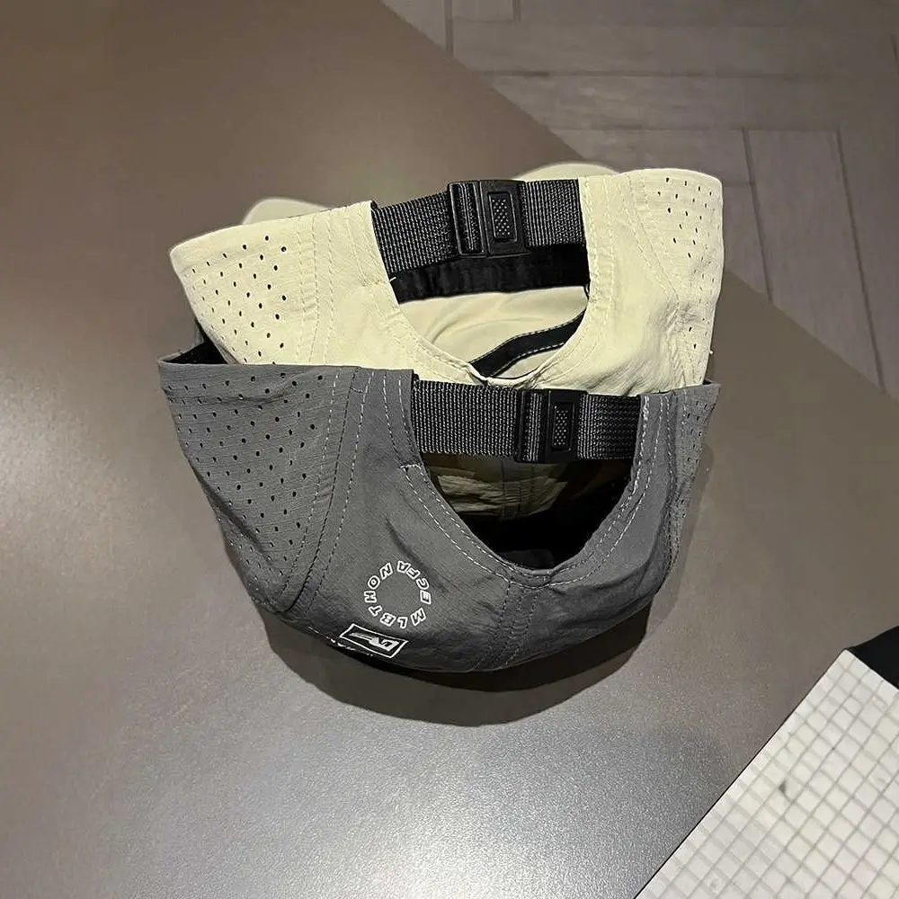 قبعات بيسبول شبكية من البوليستر قابلة للتنفس، حافة قصيرة، سريعة الجفاف، قبعات رقيقة للحماية من الشمس، حماية من الأشعة فوق البنفسجية مع شبكة قابلة للتنفس