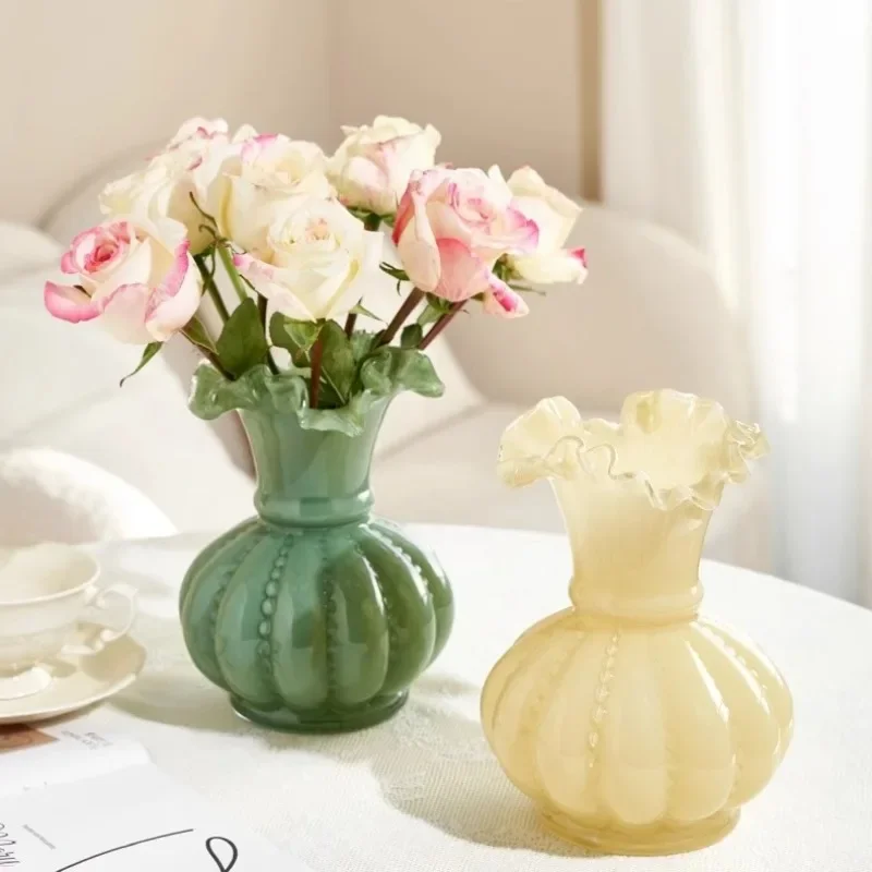 

Cream Style Medieval Vase High Grade Glass Light Luxury Flower Arranger French Decorative Ornament Style Terrarium pumpkin vase