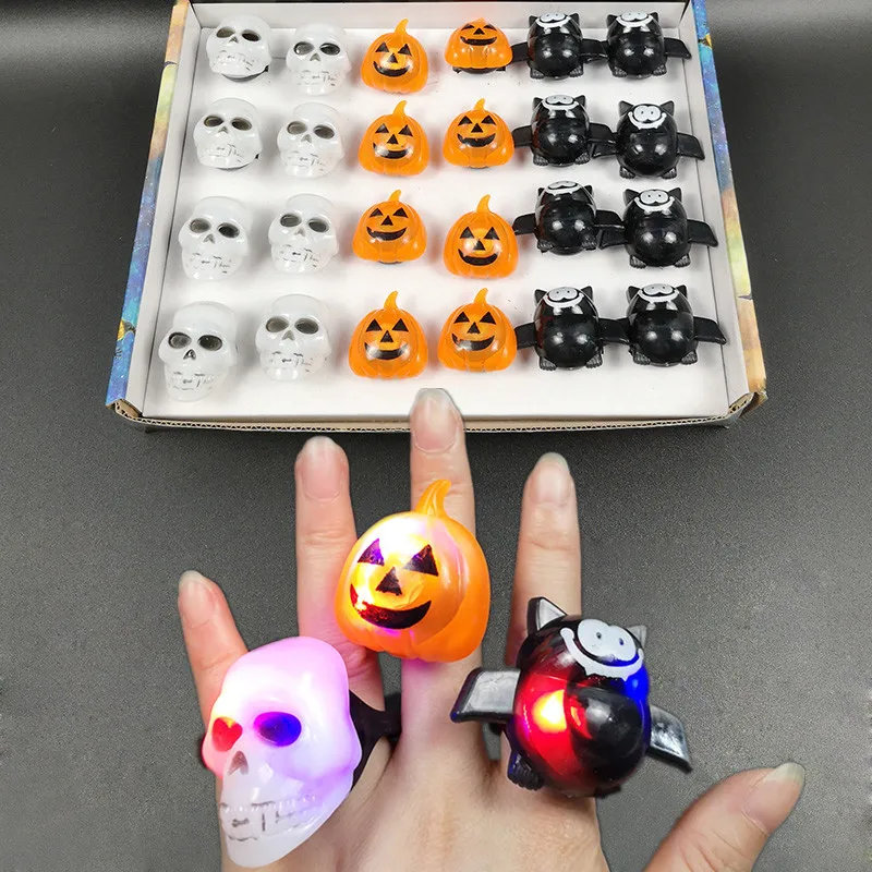 1 Pcs Novelty Funny Halloween Light-up Ring Plastic Pumpkin Light Ring Bat Skull Ring Children's Halloween Prank Toy Ring