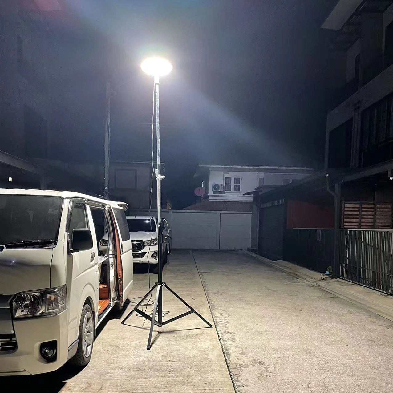 New 300W Night Time Led Portable Tripod Work Light Tower Remote Area Lighting For Construction Site Emergency