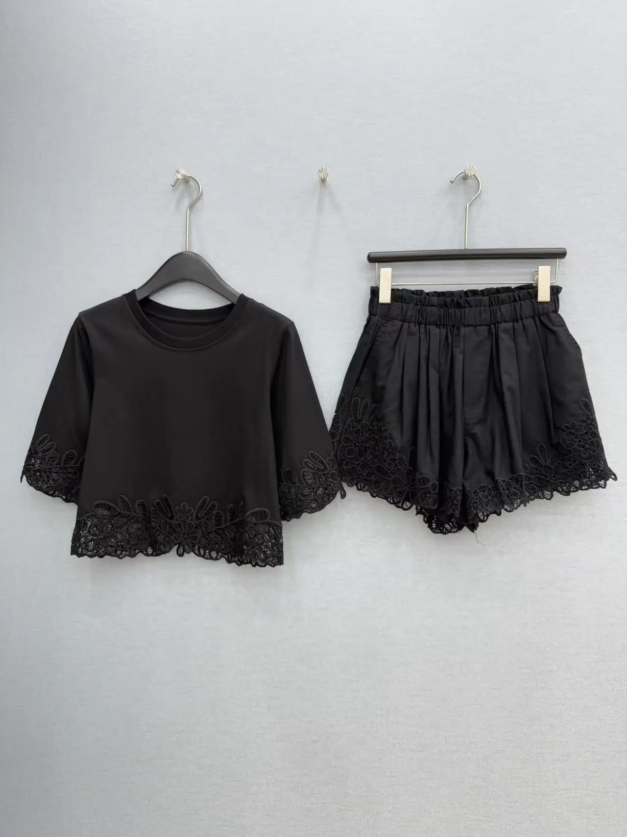 Women's matching sets New 2026 Patchwork T-shirt with elastic waist shorts with ruffles All-match