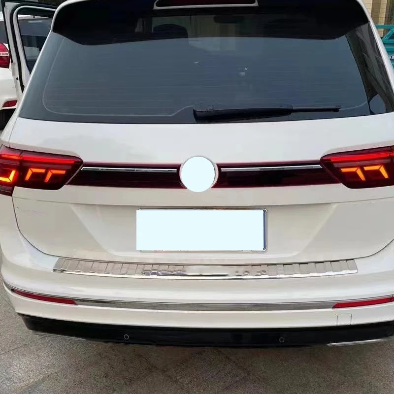 Car modified For Volkswagen Tiguan 2018 2019 2020 2021 2022 RED chrome Rear Door Trunk Lid Cover Trim reflect light taillight 2X