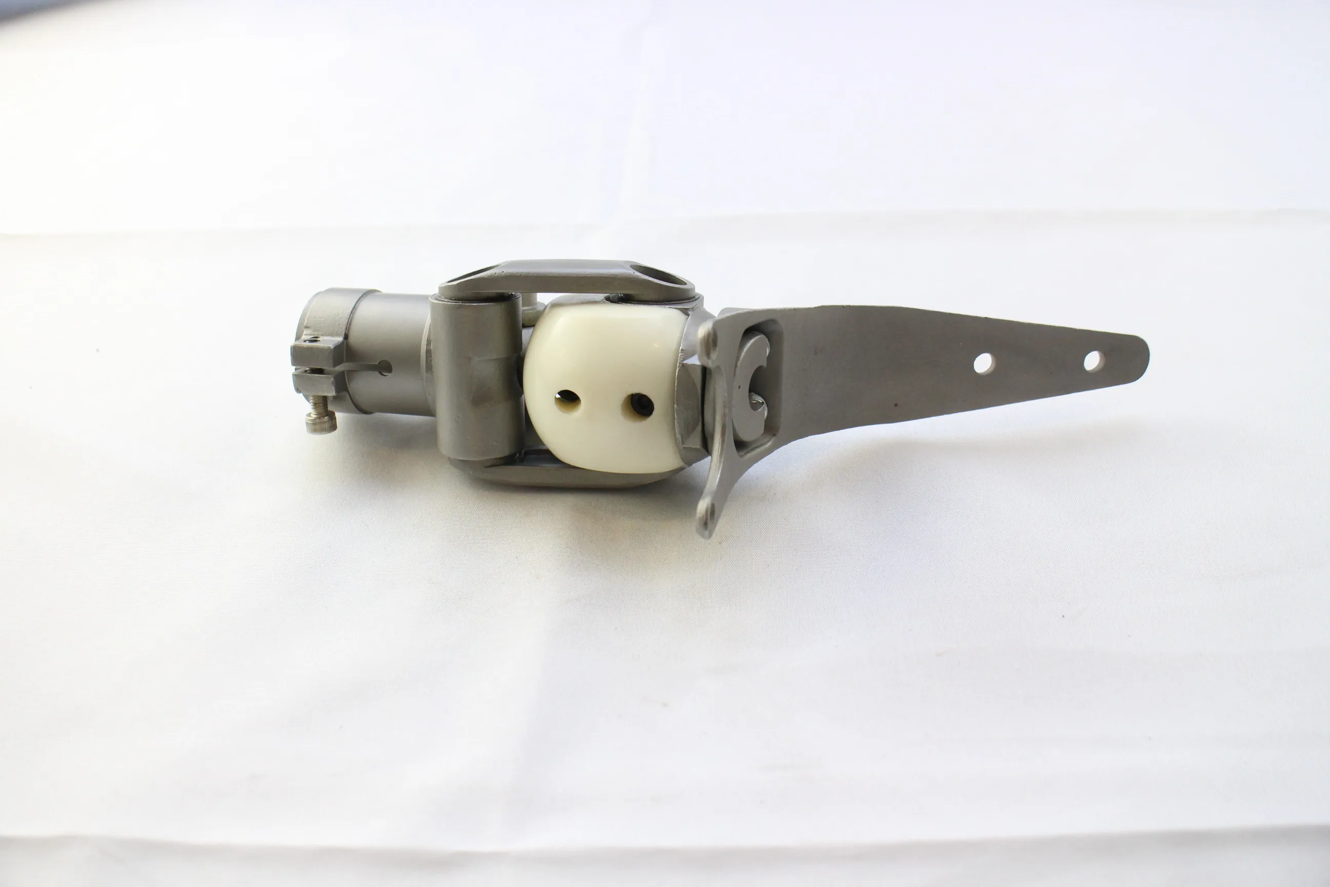 

3P35-LB Lock Broken Knee Joint Stainless steel Bending angle 120°