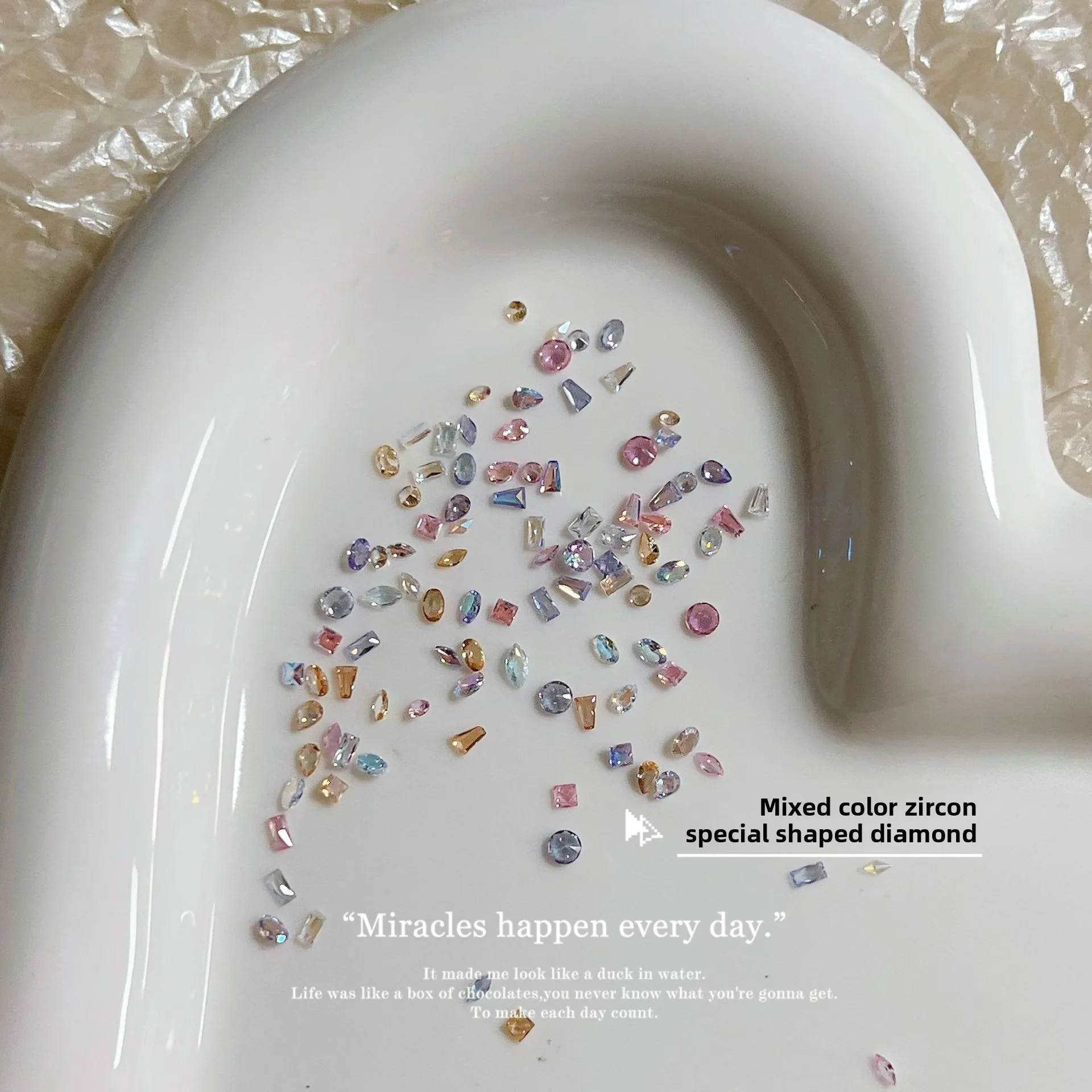 50 Stück gemischte Farben Zirkon-Nagelrhinestones, glänzende Mini-Nageldiamanten, Kristall-Nagelkunst-Dekoration, Nagelzubehör. – Detail 7