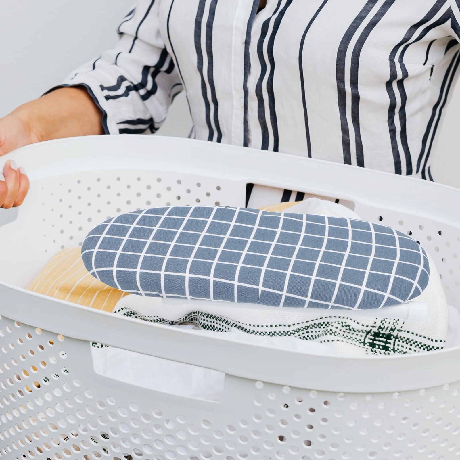 

1pc Thickened Mini Ironing Board Foldable Travel Portable Compact Steel Tabletop Laundry Rack Home High Temperature Resistant