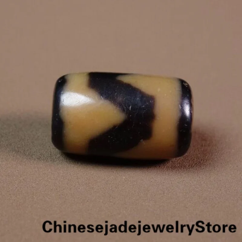 

Ancient Tibetan DZI Beads Old Agate Yellow Tiger Tooth Amulet Pendant GZI #527