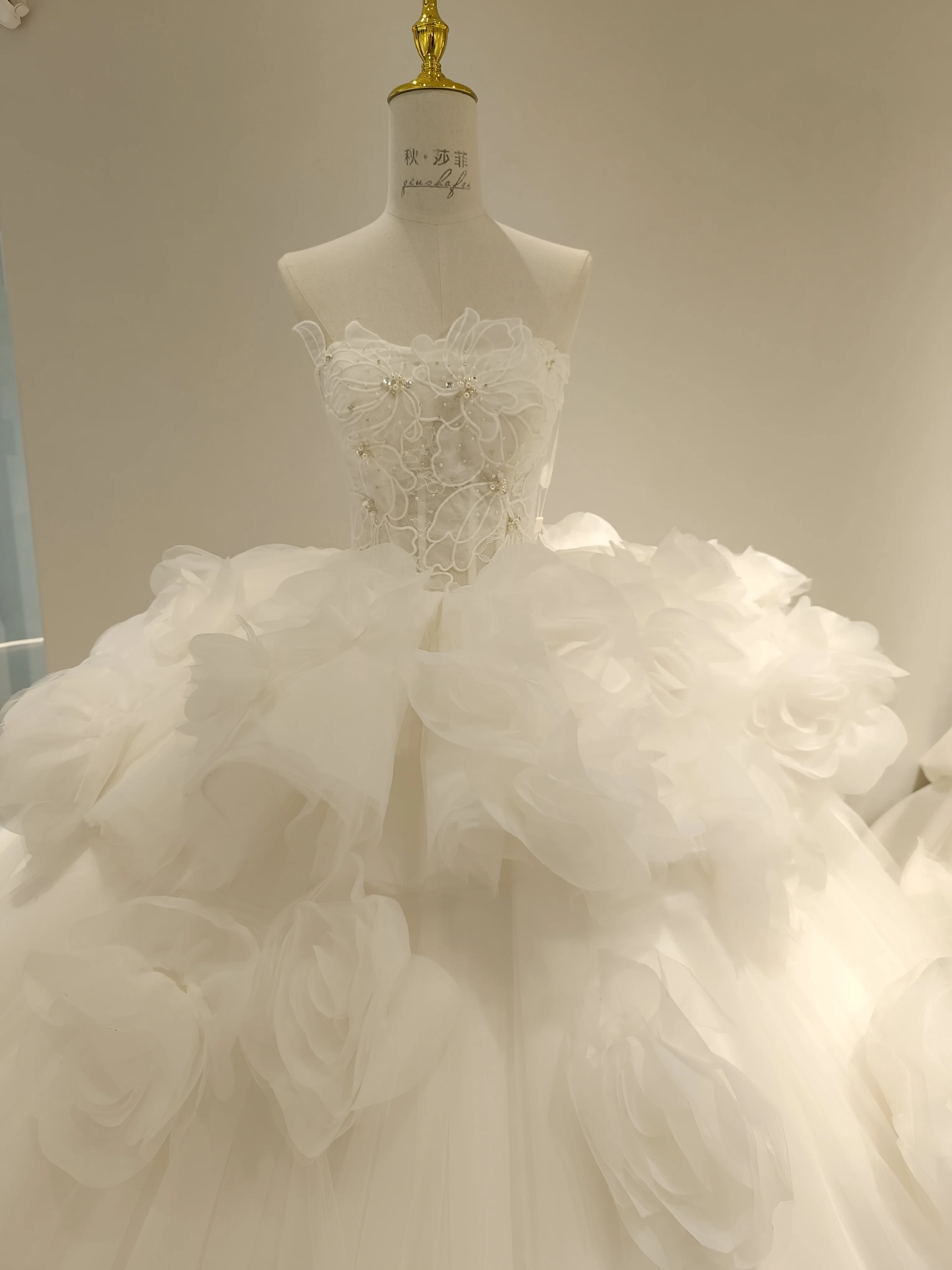 Ball Gown Flowers Embroidery Lace Crystal Tulle Wedding Dress