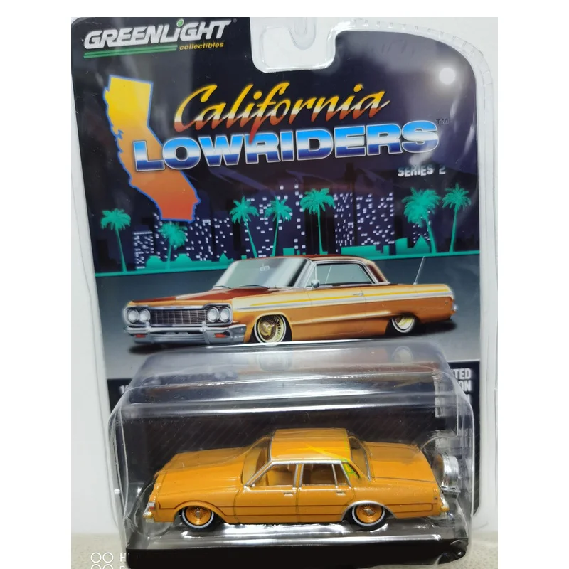 

Зеленый свет 1:64 классическая модель автомобиля из сплава, статическая коллекция, украшенные праздничными игрушками, сувенирные подарки