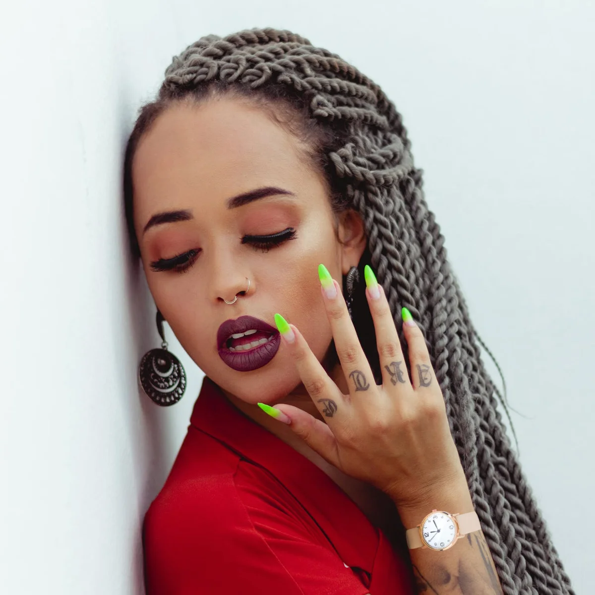 

Женские кварцевые часы с белым ремешком из искусственной кожи, повседневные стильные удобные наручные часы с поверхностью для женщин, подарок для офисной вечеринки