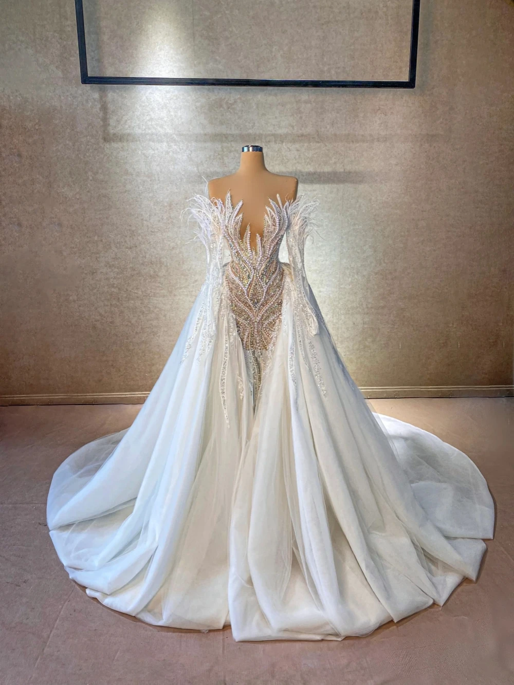Abnehmbare Schleppe, luxuriöses, perlenbesetztes, langes Hochzeitskleid, glitzernde Perlen, Kristall-Brautkleid, individuelle Illusionskleider für die Braut