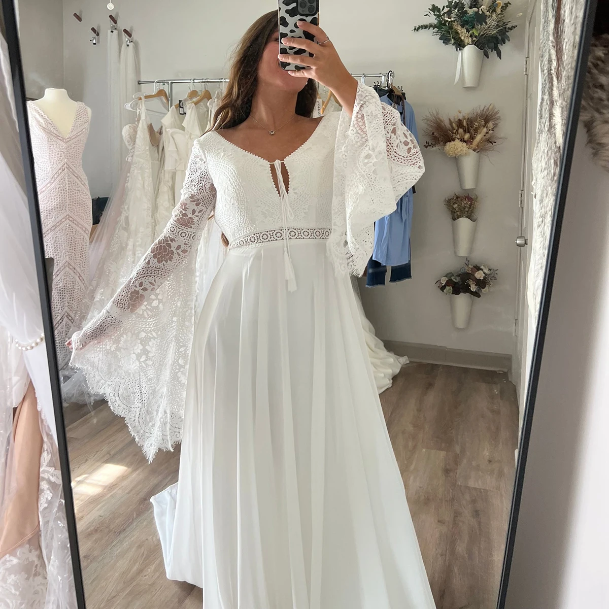 Long Flare Sleeves Plunging V Neck A Line Wedding Boho Dress Open Back Plus Size 2024 Soft Chiffon Chapel Train Bridal Gowns