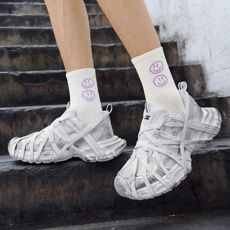 メンズレースアップストリートスニーカーニッチ厚いスプライシング混合色スポーツシューズ到着加硫靴パンク通気性女性