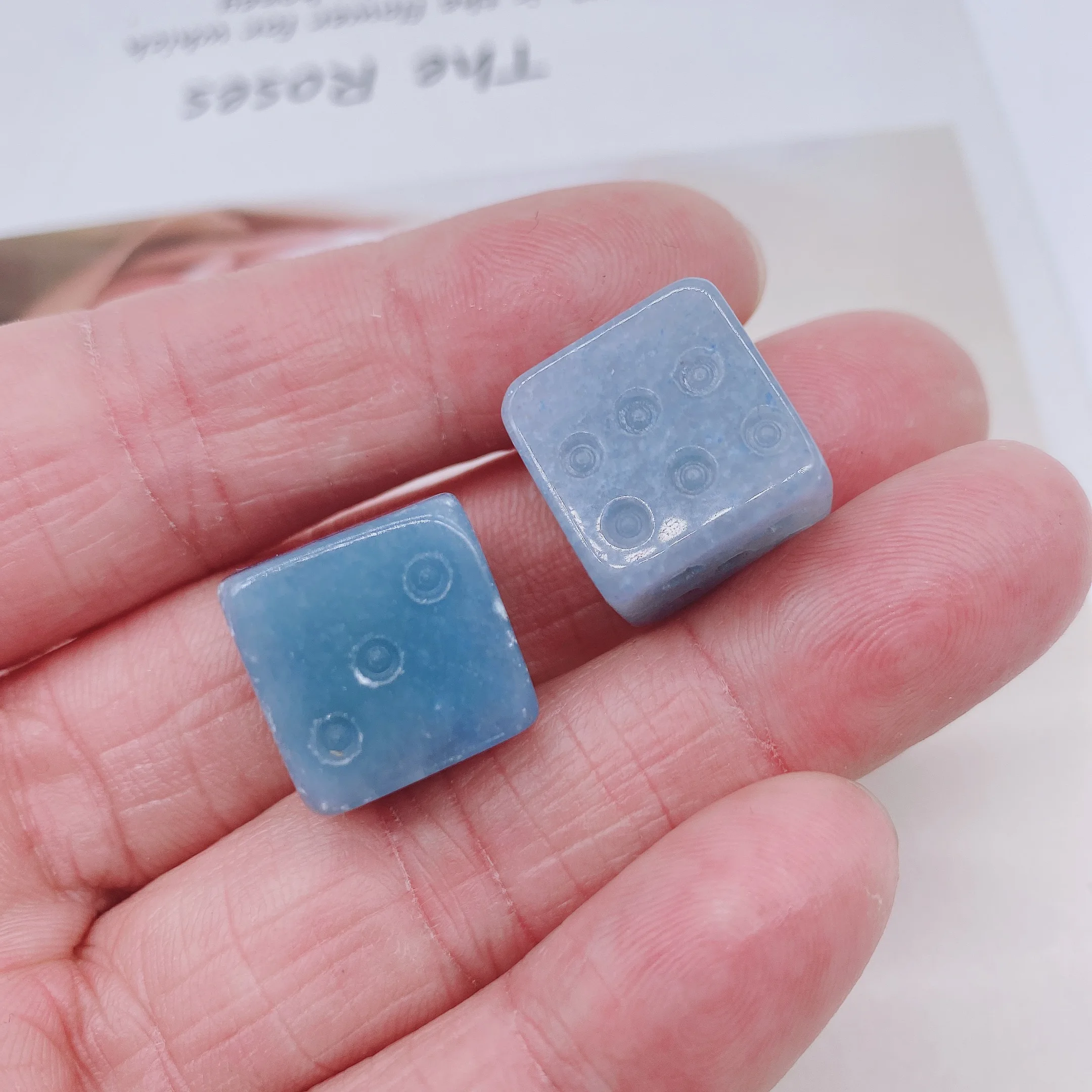 

2pcs Natural Aventurine Dice Energy Reiki Gemstone Cube Palm Carving Decoration Crystal Quartz Healing High Quality For Gift