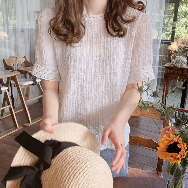 エレガントなレーストリムスプライス中空ブライズメイドブラウス女性の夏の新しいスタイルシックなバブルスリーブシャツ白い花柄