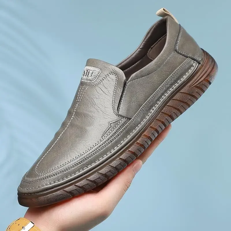 Sapatos masculinos de couro costurado à mão, tênis casual, mocassins respiráveis, sapato de direção, design confortável