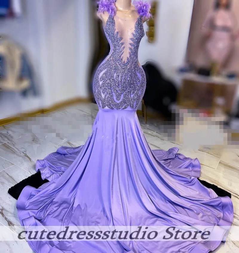 فستان رائع برقبة على شكل V حورية البحر بدون أكمام للحفلات الراقصة موضة مطرز بالخرز ريشة بدون ظهر 2026 فساتين حفلات الزفاف المسائية حسب الطلب