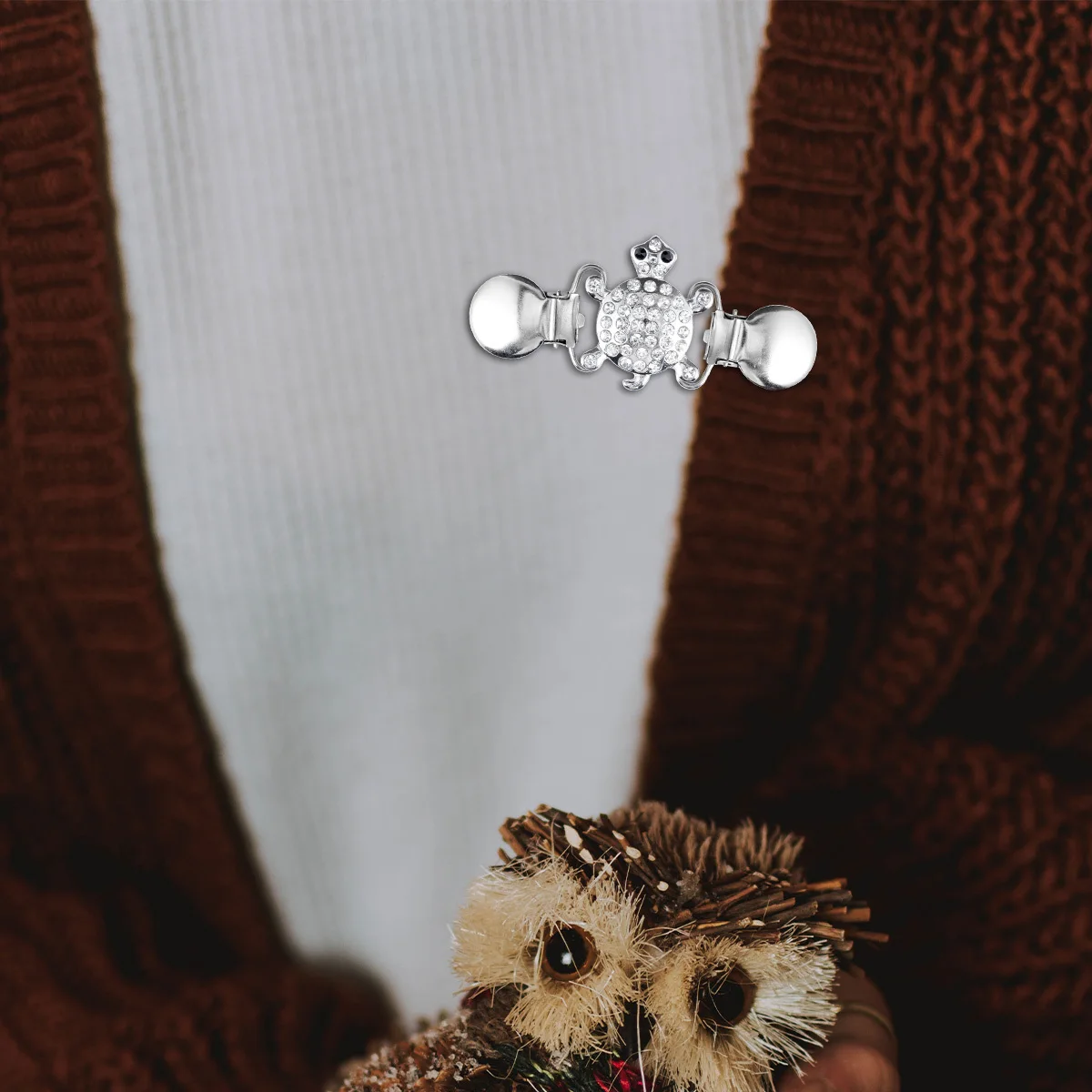 

2Pcs Sweater Cardigan Clips Alloy Turtle Design Rhinestone Buckle Shawl Clips Fashion Clothes Accessory Shawl Pins