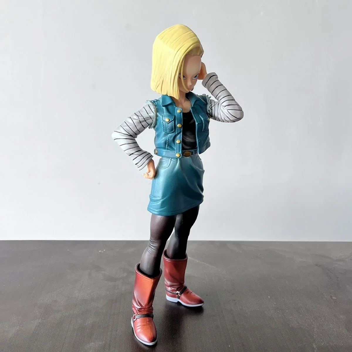 Dragon Ball Z Android 18, ca. 27 cm große PVC-Figur mit beweglichen Gelenken, Anime-Charaktermodell, exquisite Desktop-Dekoration, Sammlungsgeschenk