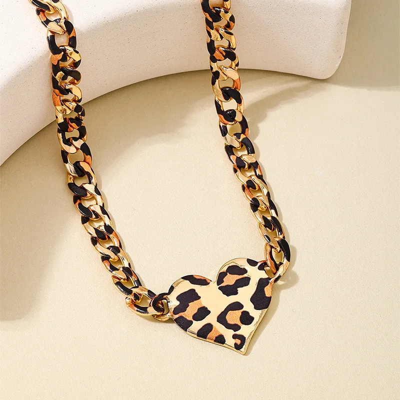 

Vintage Metal Heart Pendant Cuban Link Chain Necklace for Women Gold Color Long Leopard Print Collar Necklce Fashion Jewelry