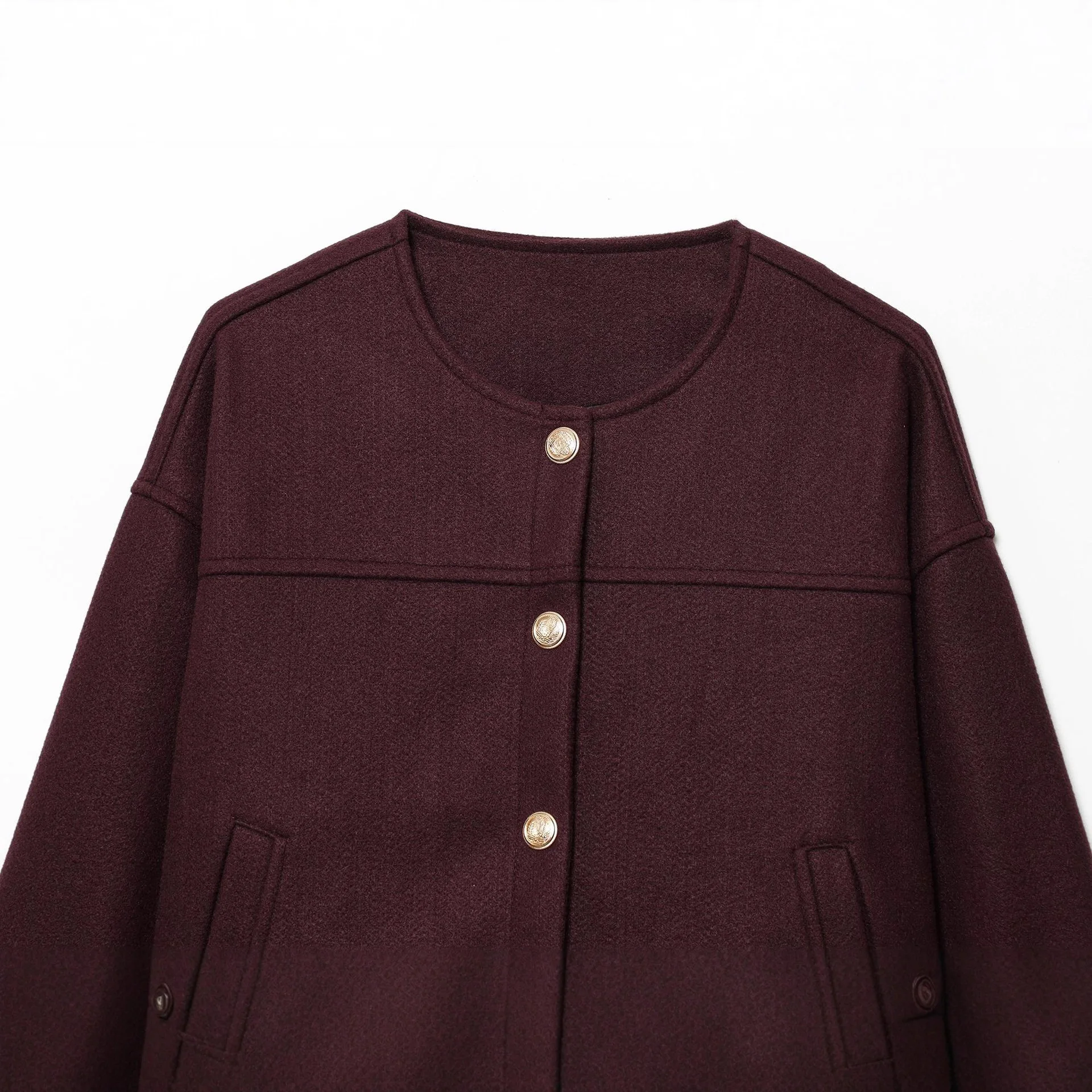 Damska kurtka bomberka , jednolita, krótka, z okrągłym dekoltem, zapinana na jeden guzik, z długim rękawem, z kieszeniami, idealna na wczesną jesień.