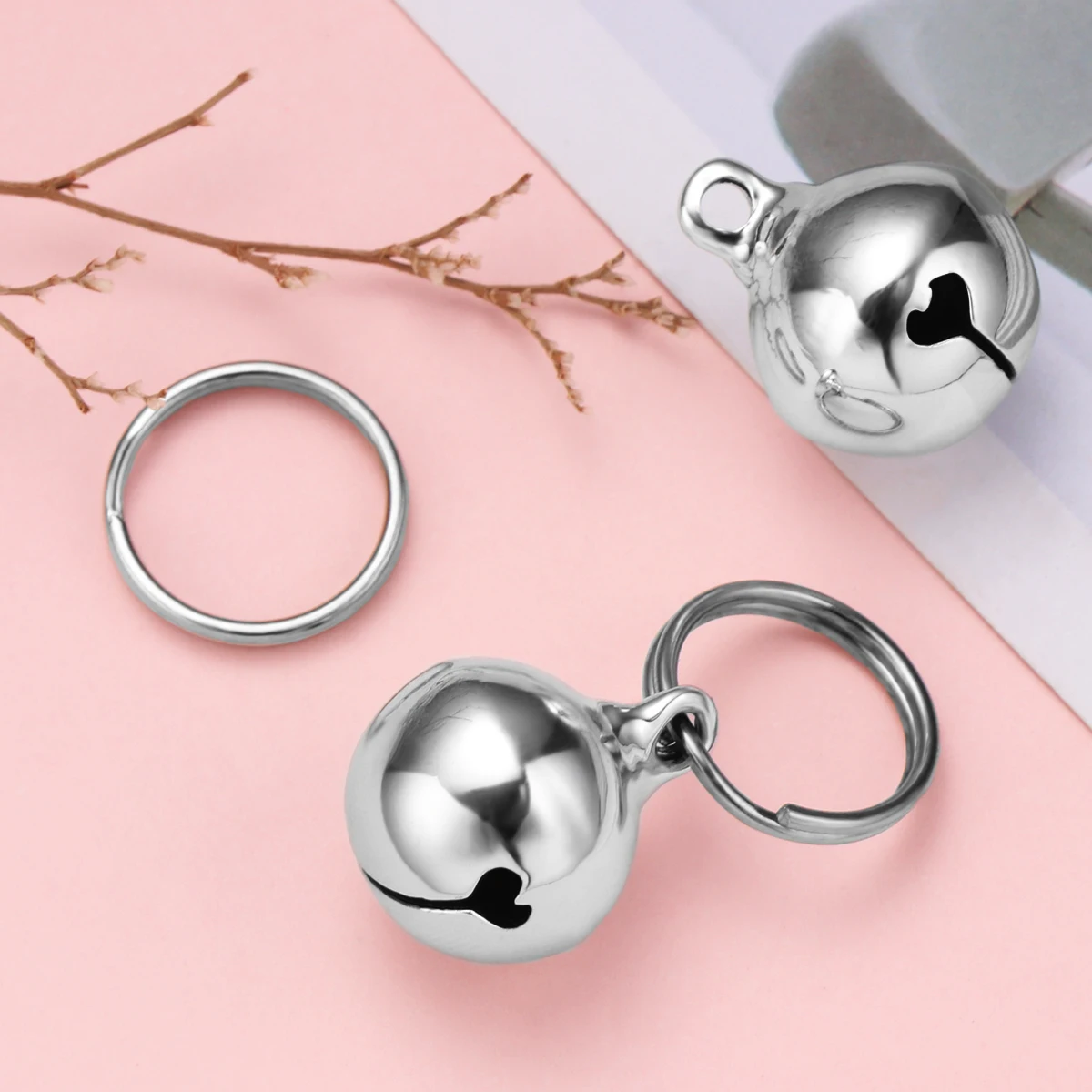 

Pet Bell Accessories Durable Metal Daily Wear Small Size Cartoon Copper Bells for Cats Dogs Loud Sound Lovely Gift Pet