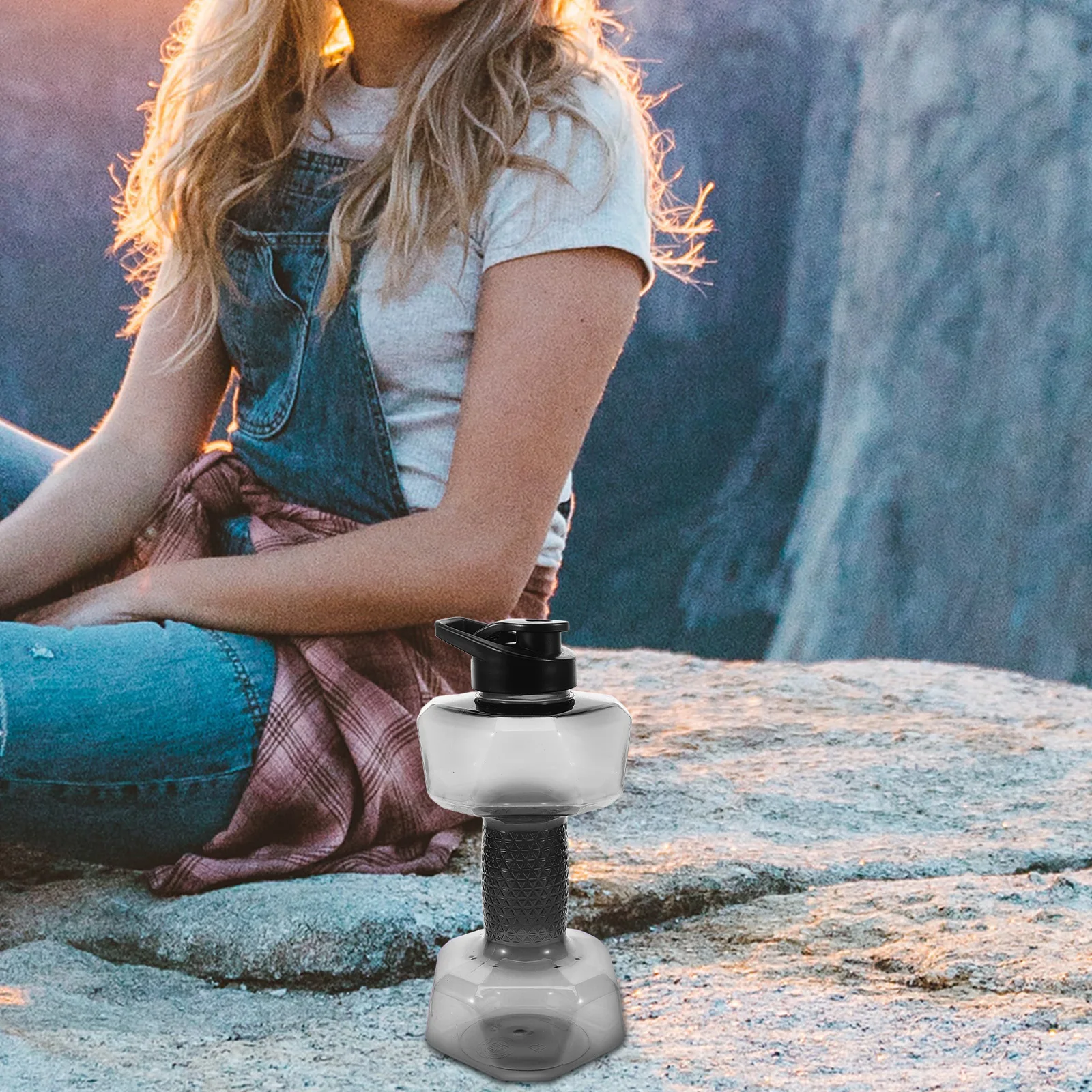 

Creative Shape Large Capacity Sports Bottle Portable Fitness Dumbbell Drinking Kettle Lightweight Durable Pp Material Holder For